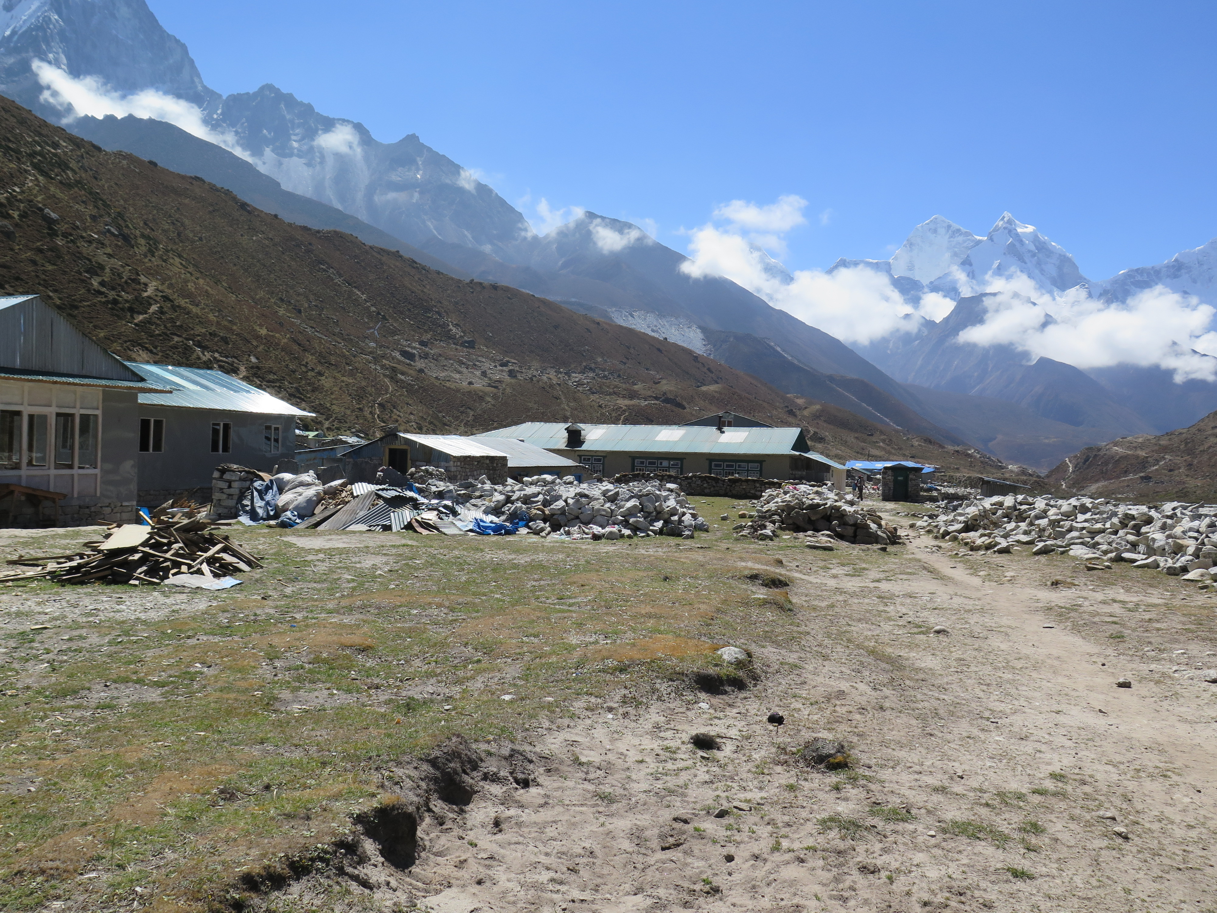 Earth quake damage in Periche