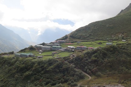 Camping an Lodge accommodation in Dole Gokyo region Nepal